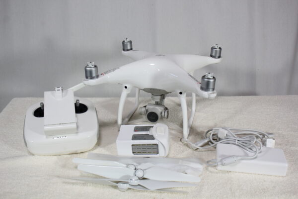 ドローン　DJI Phantom4
